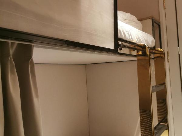 East Pacific Passenger Lounge - Departure area, 3rd floor : photo 3 de la chambre bunk bed for 2 guests