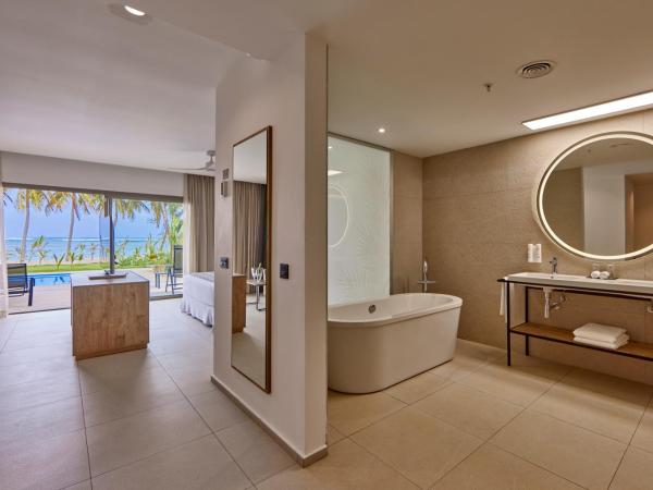 Riu Palace Mauritius - All Inclusive - Adults Only : photo 3 de la chambre suite avec accès direct à la piscine - club Élite
