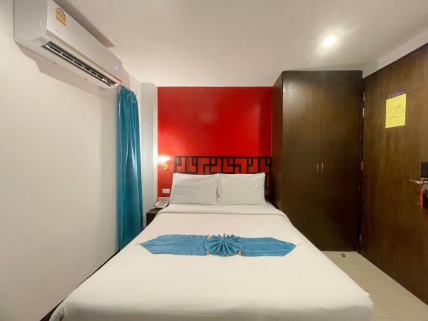 Arawana Express Chinatown : photo 2 de la chambre hébergement lit queen-size de luxe - pas de fenêtre