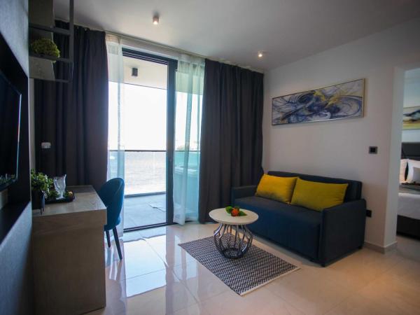 Royaluxs Hotel Plaza : photo 5 de la chambre suite avec piscine privée