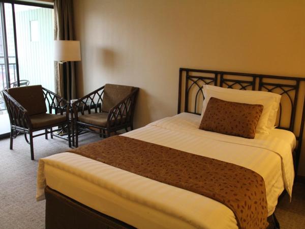 Jianguo Hotel Xi'an : photo 1 de la chambre chambre lit king-size - vue sur lac
