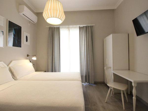 Las Atarazanas - Design Hostal : photo 7 de la chambre chambre lits jumeaux