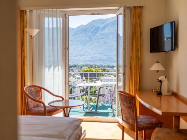 Hotel La Perla : photo 4 de la chambre superior panorama double room with balcony lake view