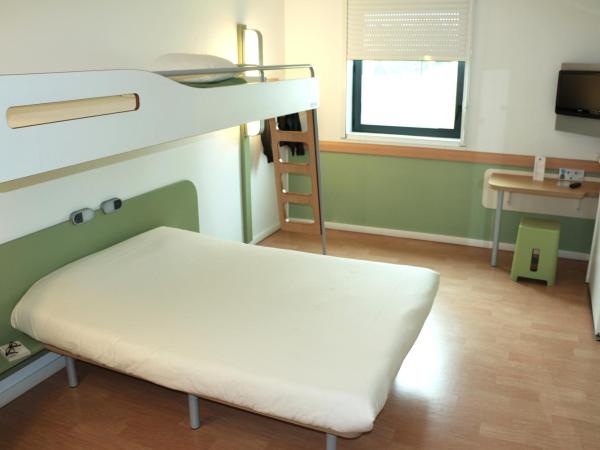 ibis budget Castelnaudary - A61 : photo 3 de la chambre chambre triple