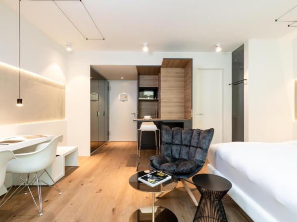 KPM Hotel & Residences : photo 9 de la chambre chambre deluxe avec balcon/terrasse