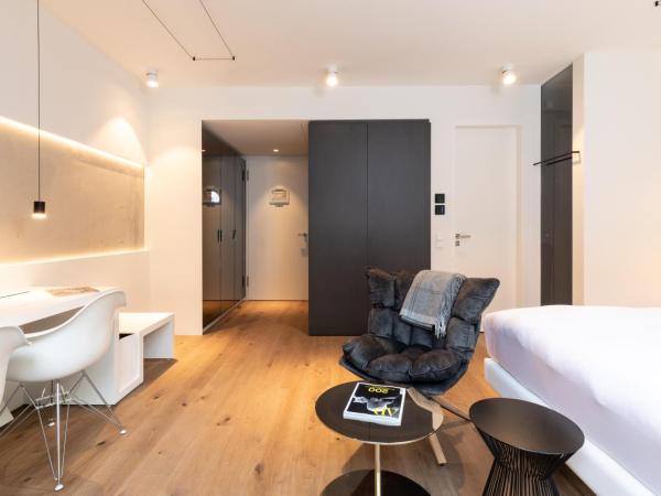 KPM Hotel & Residences : photo 10 de la chambre chambre deluxe avec coin salon