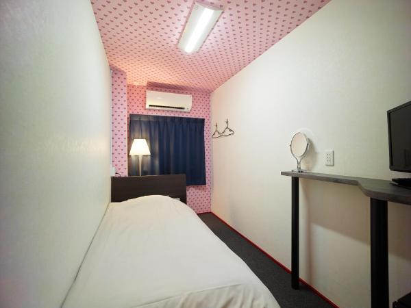 Hotel Sunplaza 2 Annex : photo 1 de la chambre chambre simple Économique avec salle de bains commune - réservée aux femmes - non-fumeurs