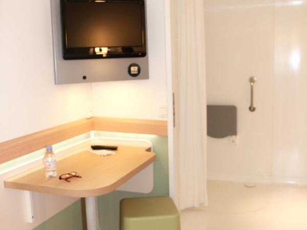 ibis budget Castelnaudary - A61 : photo 5 de la chambre chambre triple