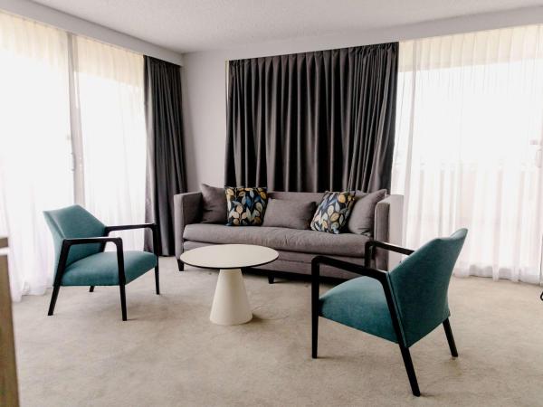 Mercure Brisbane Spring Hill : photo 5 de la chambre family queen suite with two twin beds and balcony - view