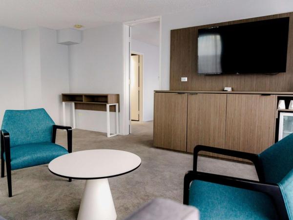 Mercure Brisbane Spring Hill : photo 3 de la chambre family queen suite with two twin beds and balcony - view