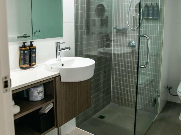 Mercure Brisbane Spring Hill : photo 8 de la chambre deluxe queen or king room with balcony - high floor