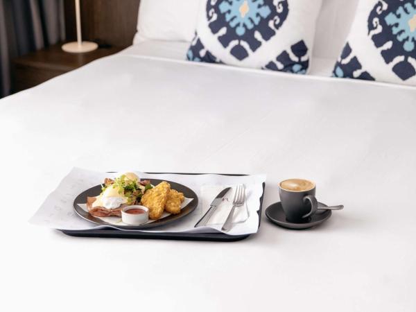 Mercure Brisbane Spring Hill : photo 8 de la chambre suite junior lit king-size avec balcon