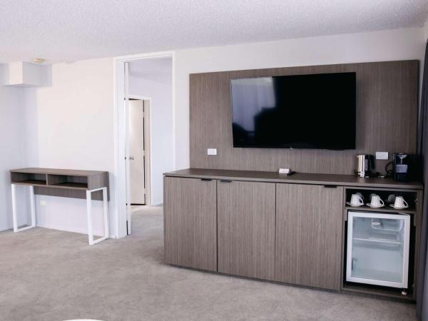 Mercure Brisbane Spring Hill : photo 2 de la chambre family queen suite with two twin beds and balcony - view