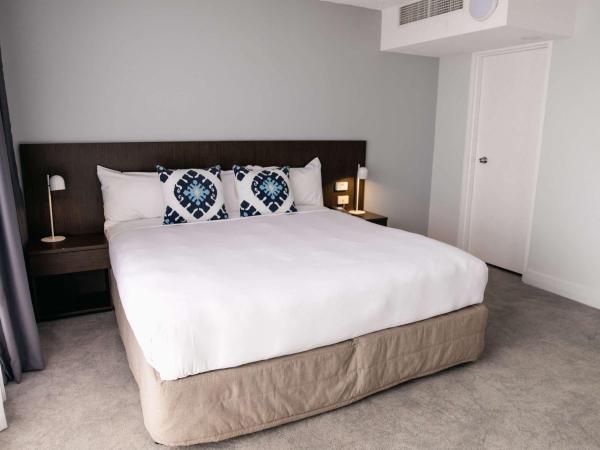 Mercure Brisbane Spring Hill : photo 9 de la chambre suite junior lit king-size avec balcon
