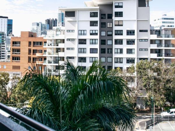 Mercure Brisbane Spring Hill : photo 8 de la chambre superior queen or king room with balcony