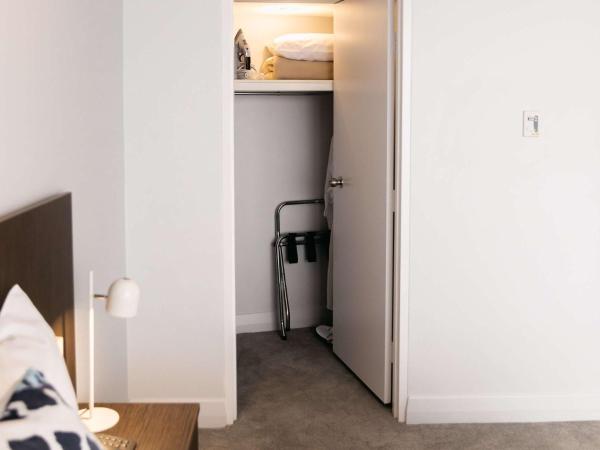Mercure Brisbane Spring Hill : photo 10 de la chambre suite junior lit king-size avec balcon