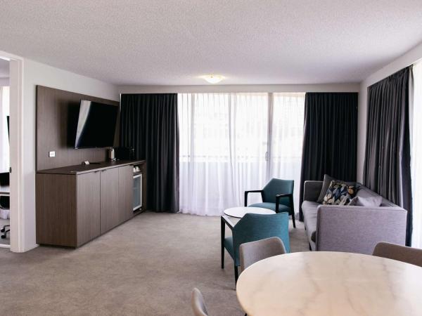 Mercure Brisbane Spring Hill : photo 7 de la chambre family queen suite with two twin beds and balcony - view