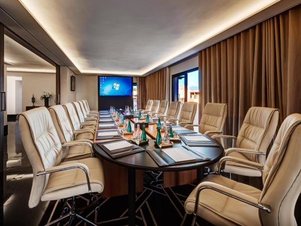 Mövenpick Hotel Mansour Eddahbi Marrakech : photo 1 de la chambre penthouse 2 chambres avec salon et piscine privée