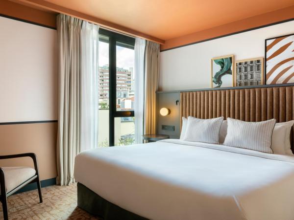 Le Parchamp, a Tribute Portfolio Hotel, Paris Boulogne : photo 7 de la chambre chambre lit king-size deluxe - vue sur cour