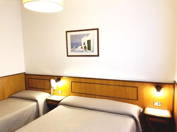 Hotel Signa : photo 2 de la chambre chambre triple Économique