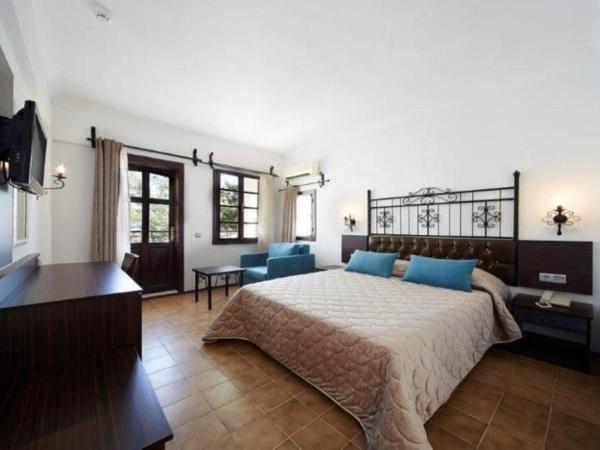 Marmaris All Inclusive Hotel : photo 3 de la chambre chambre triple - vue sur jardin