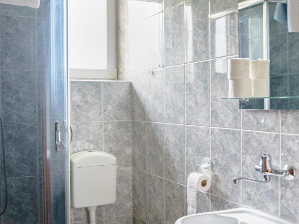 Dom Pielgrzyma Przystanek Wiara : photo 3 de la chambre chambre lits jumeaux avec salle de bains privative