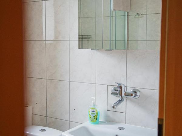 Dom Pielgrzyma Przystanek Wiara : photo 6 de la chambre studio familial