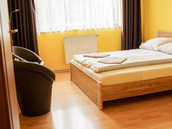 Dom Pielgrzyma Przystanek Wiara : photo 2 de la chambre chambre double avec salle de bains privative