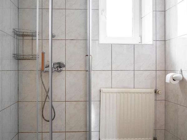 Dom Pielgrzyma Przystanek Wiara : photo 4 de la chambre studio familial