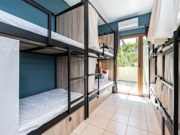 Walk in Hostel Faro Airport : photo 4 de la chambre lit dans dortoir mixte de 8 lits