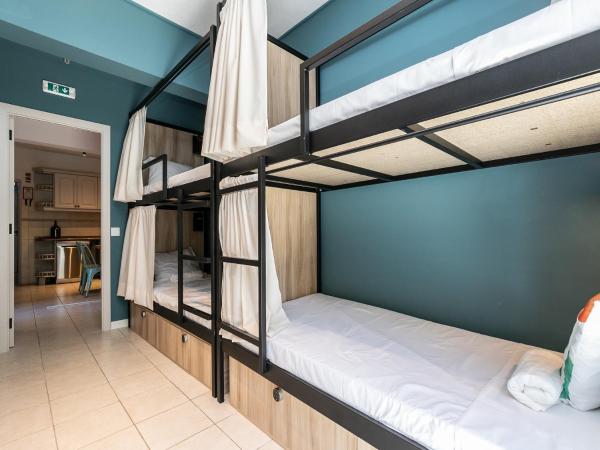 Walk in Hostel Faro Airport : photo 2 de la chambre lit dans dortoir mixte de 8 lits