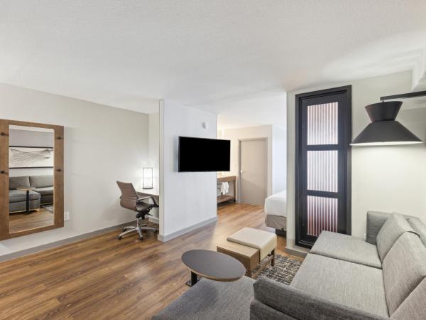 Hyatt Place San Antonio Northwest/Medical Center : photo 5 de la chambre chambre avec 2 lits doubles et canapé-lit