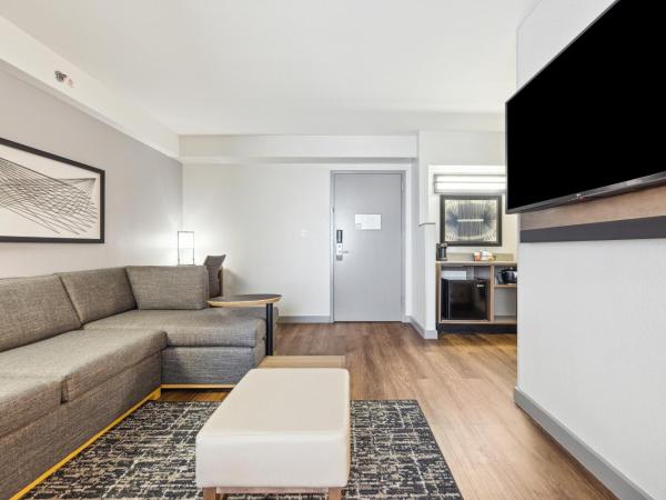 Hyatt Place San Antonio Northwest/Medical Center : photo 6 de la chambre chambre avec 2 lits doubles et canapé-lit