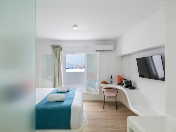 Akkadian LGBT Boutique Hotel : photo 4 de la chambre chambre double deluxe - vue latérale sur mer