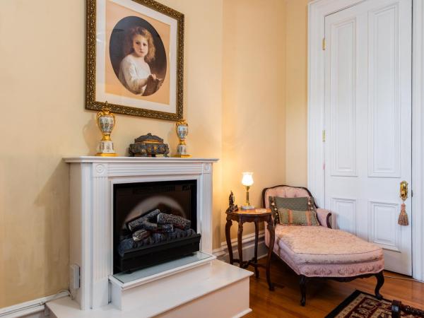 DuPont Mansion Bed & Breakfast : photo 6 de la chambre suite lit queen-size deluxe