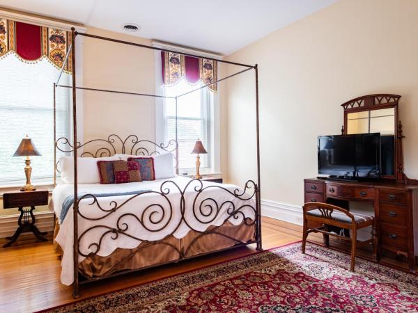 DuPont Mansion Bed & Breakfast : photo 2 de la chambre suite deluxe avec lit king-size