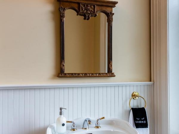 DuPont Mansion Bed & Breakfast : photo 6 de la chambre suite lit queen-size deluxe