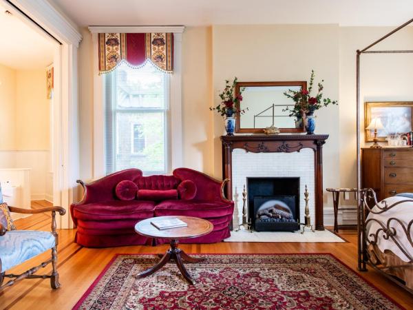 DuPont Mansion Bed & Breakfast : photo 4 de la chambre suite deluxe avec lit king-size