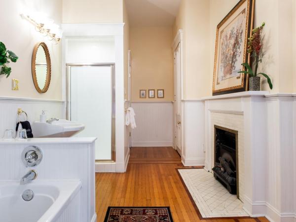 DuPont Mansion Bed & Breakfast : photo 7 de la chambre suite lit queen-size deluxe