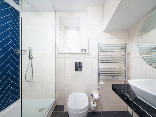 Hotel Indigo - Edinburgh - Princes Street, an IHG Hotel : photo 10 de la chambre chambre lit queen-size standard - vue sur ville