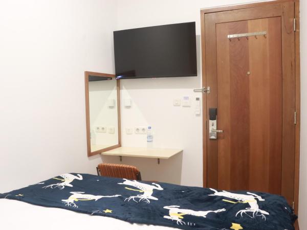Senayan Stay : photo 2 de la chambre chambre double avec salle de bains commune