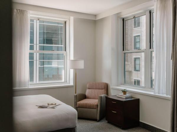 Club Quarters Hotel Faneuil Hall, Boston : photo 7 de la chambre chambre supérieure lit queen-size