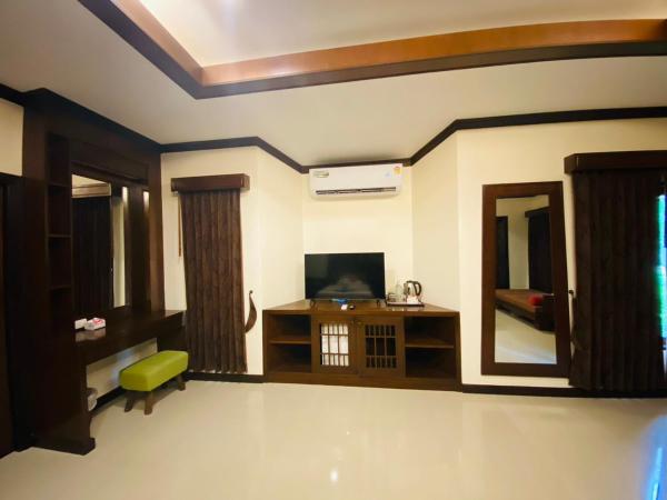 Beach Bungalow at Lanta Resort : photo 6 de la chambre chambre lits jumeaux spacieuse