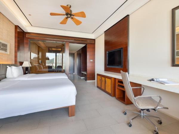 Crowne Plaza Sanya City Center, an IHG Hotel : photo 2 de la chambre chambre double standard avec 2 lits doubles - vue sur ville