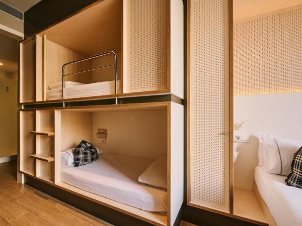 TOC Hostel Barcelona : photo 10 de la chambre chambre quadruple