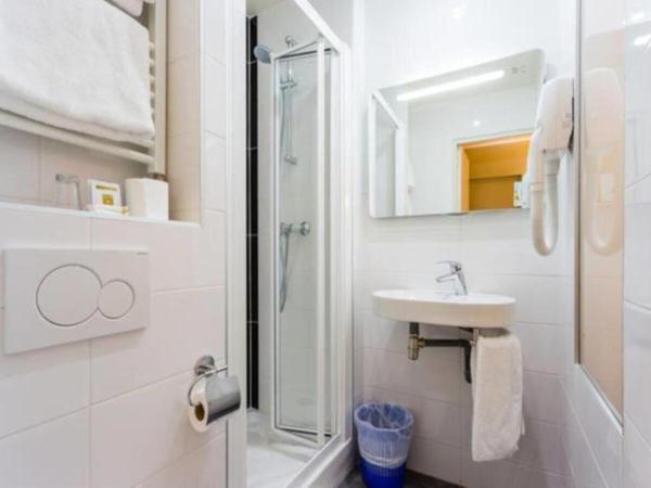 Bonséjour Montmartre : photo 2 de la chambre quadruple room with private bathroom - ground floor
