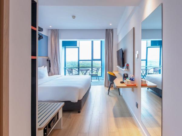 Holiday Inn Express Shanghai Pudong Airport, an IHG Hotel : photo 7 de la chambre chambre lit king-size standard