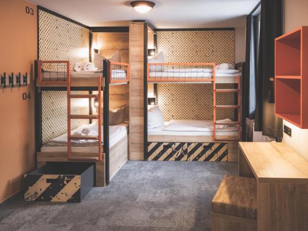 Jugendherberge Bremen : photo 2 de la chambre chambre quadruple avec salle de bains privative