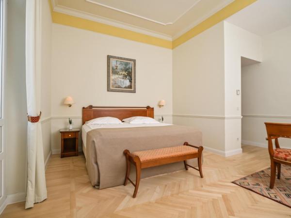 Hotel Continental ex Gardenija : photo 1 de la chambre chambre familiale - vue sur ville