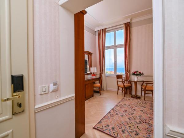 Hotel Continental ex Gardenija : photo 4 de la chambre chambre familiale - vue sur ville